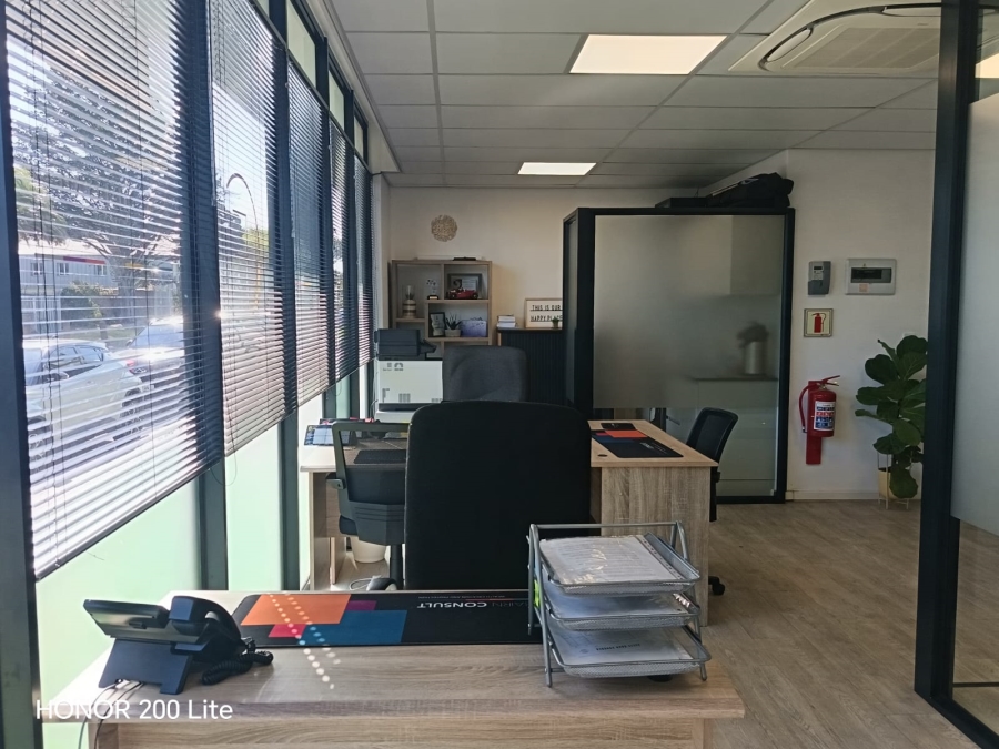 To Let Commercial Property for Rent in Pinelands Western Cape